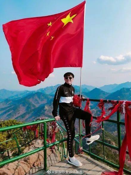 三亚海岸警察救助放生国家一级保护动物绿海龟
